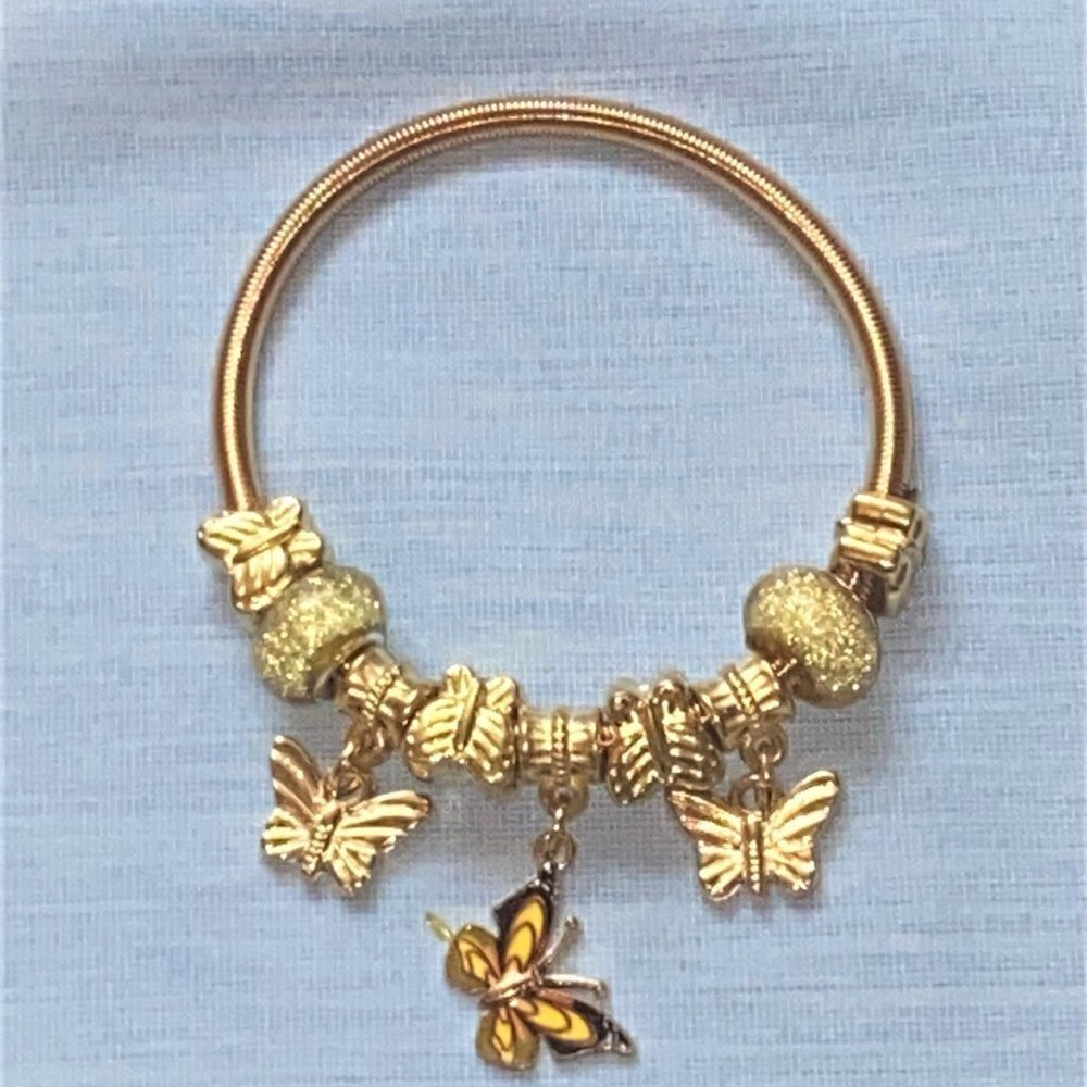 🌹2 for 12 🌹NWT LORETTA ANN GOKD TONE BUTTERFLY BRACELET⭐️ - Picture 2 of 5